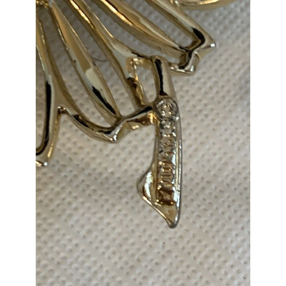 Vintage Sarah Coventry Country Daisy Gold Toned Brooch & 3 Earrings set Signed